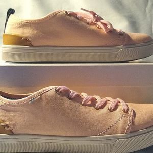 NWT, Tom's, size 8, salmon, canvas,